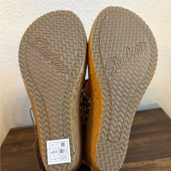 Skechers Beverlee Wedge Slide Sandals - Picture 5 of 7